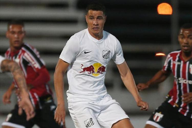 Roberson chega ao Cruzeiro e tenta superar desconfian