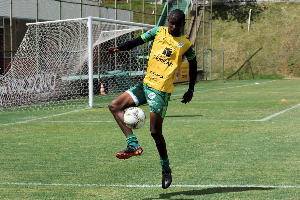 Com o retorno do técnico Lisca, o América deu sequência aos trabalhos de pré-temporada no CT Lanna Drumond, em Belo Horizonte. Os atletas que receberam menos oportunidades na temporada 2020/21 terão chances na primeira fase do Campeonato Mineiro.