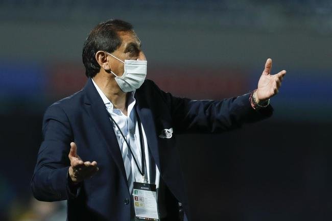 O argentino Ram�n �ngel D�az, hist�rico t�cnico do River Plate, foi contratado pelo Botafogo em novembro deste ano. Ele deixou o clube em 27 de novembro, sem comandar a equipe em nenhuma partida. O clube n�o quis esperar a recupera��o completa de uma cirurgia feita pelo treinador.