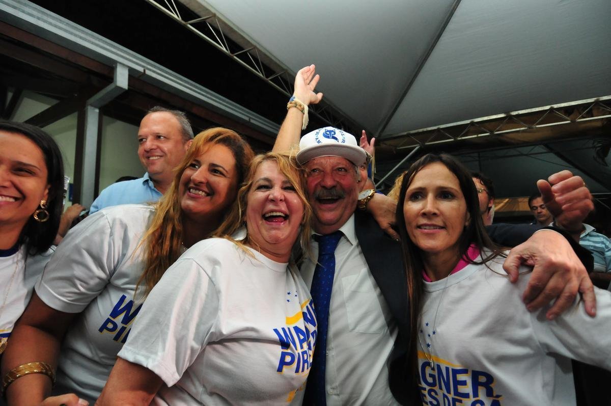 Wagner Pires de S venceu eleio com 235 votos e  o novo presidente do Cruzeiro. Ele comendar o clube no trinio 2018, 2019 e 2020. Srgio Santos Rodrigues, apoiado por Zez Perrella, ficou com 200 votos no pleito.