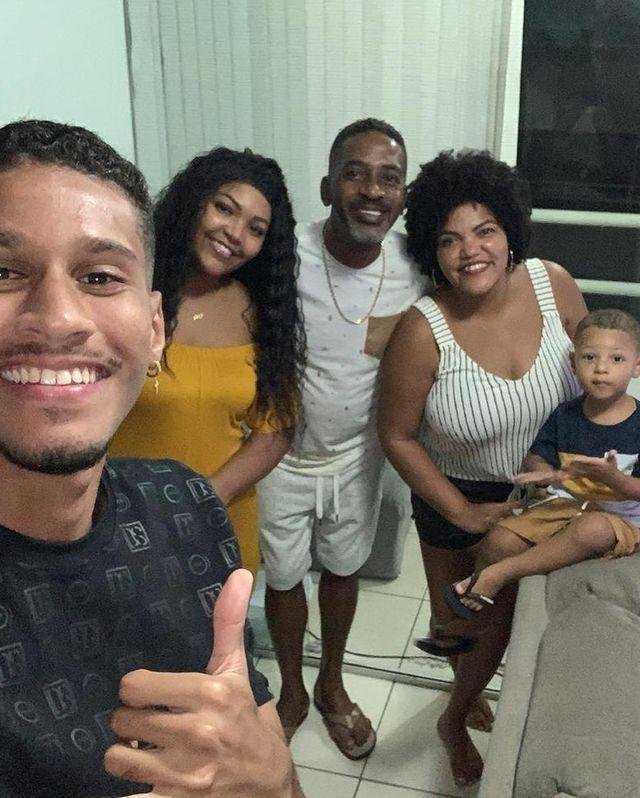 Adriano curtiu a famlia 