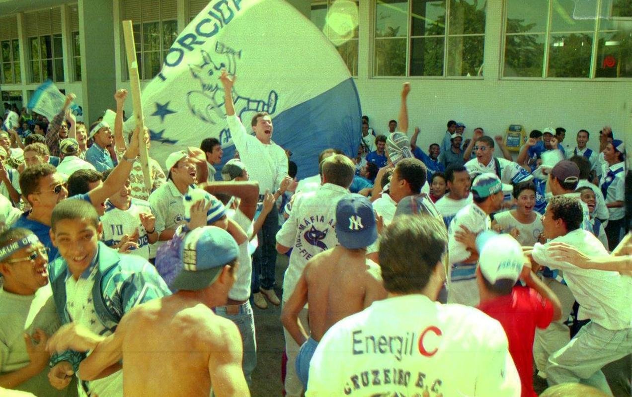 Em 20 de junho de 1996, uma quinta-feira, a torcida recebeu delegao do Cruzeiro no Aeroporto da Pampulha, em Belo Horizonte. Em seguida, elenco saiu em desfile de carro aberto pelas ruas do Centro de BH.