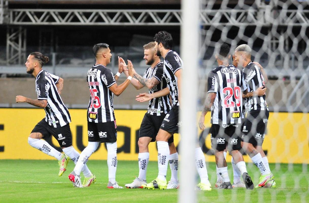 Fotos do jogo entre Atltico e Brasiliense, no Mineiro, pela Copa do Brasil