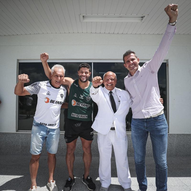 Comemorao pelo aniversrio do Galo e treino