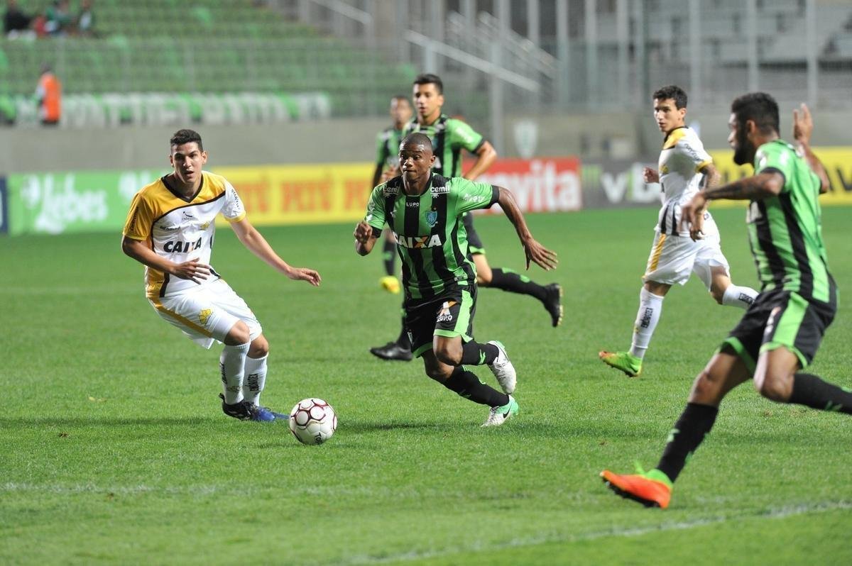 Imagens da partida entre Amrica e Cricima, no Independncia, pela Srie B do Brasileiro