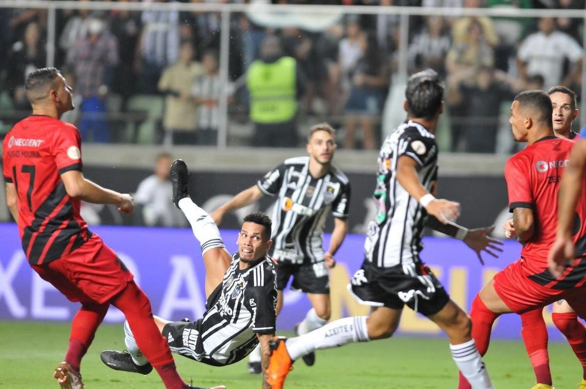 Fotos do jogo entre Atltico e Athletico-PR