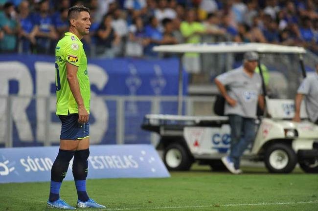 Cruzeiro estreou terceiro uniforme, o ltimo produzido pela Umbro