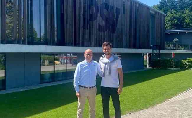 Paulo André registra visita ao CT do PSV