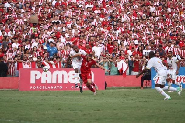 Náutico e Sampaio Corrêa iniciaram a decisão da Série C neste domingo