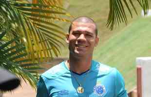 Nilton (volante) - assinou por trs anos com o Cruzeiro depois de rescindir contrato com o Vasco na Justia. E viveu a melhor fase da carreira, principalmente em 2013, quando marcou sete gols no Brasileiro e ajudou a equipe a erguer a taa. Em 2014, acabou perdendo a posio para Henrique, que formou dupla com Lucas Silva.