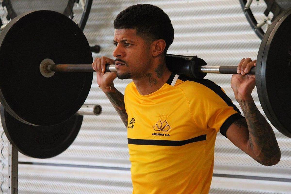 Cricima: disputando a segunda diviso do Campeonato Catarinense aps rebaixamento em 2021, o Tigre estrear oficialmente na temporada somente no dia 24 de fevereiro, contra o Nova Iguau-RJ, pela primeira rodada da Copa do Brasil