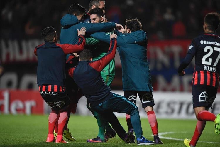 Oitavas de final de 2017 - San Lorenzo, da Argentina, venceu o Emelec, do Equador, por 1 a 0 fora de casa no primeiro jogo. Na segunda partida, perdeu em casa por 1 a 0, mas se classificou nos pênaltis.