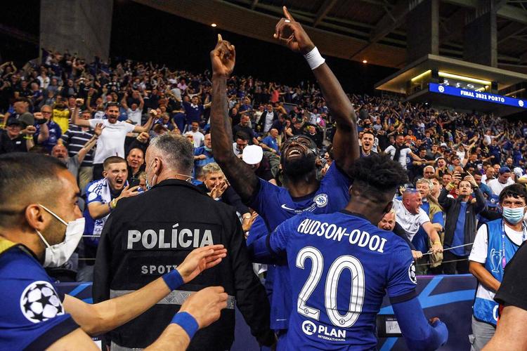 Chelsea faz a festa depois de vencer o Manchester City e faturar o bi na Liga dos Campeões