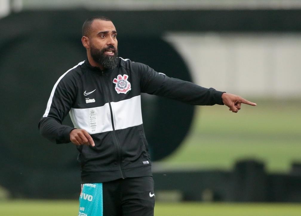 Dyego Coelho assumiu o Corinthians como interino e ficou no comando at ser substitudo por Vagner Mancini. Em sete jogos, uma vitria, trs empates e trs derrotas. Deixou o clube na zona de rebaixamento para a Srie B.