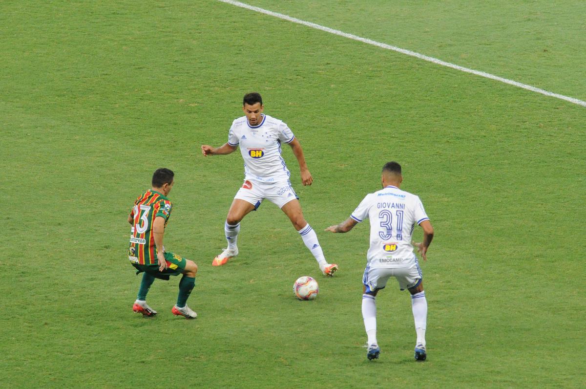 Fotos do duelo entre Cruzeiro e Sampaio Corra, no Mineiro, pela 14 rodada da Srie B do Campeonato Brasileiro