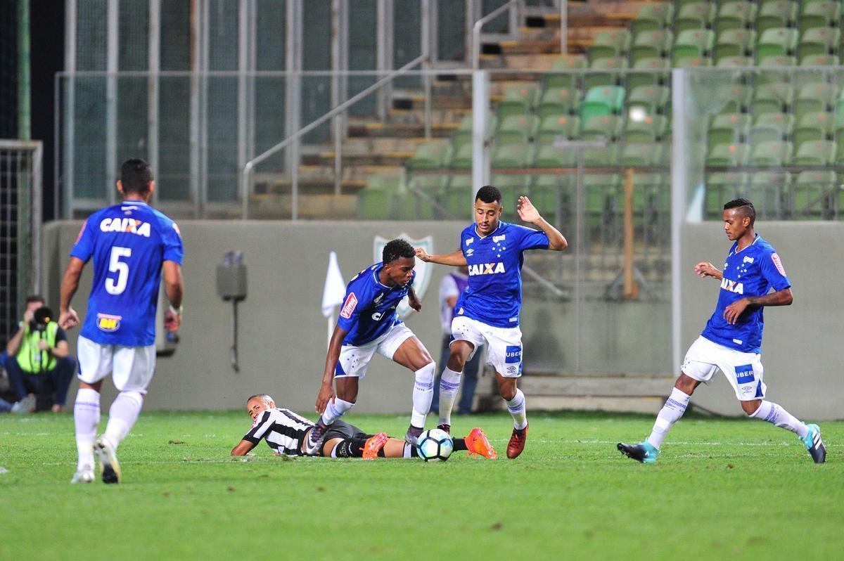 Aps por 2 a 2 no tempo normal, Cruzeiro derrotou Atltico por 4 a 2 nas penalidades e se sagrou campeo de torneio indito. Em 2018, clube celeste disputar a Copa Libertadores da categoria
