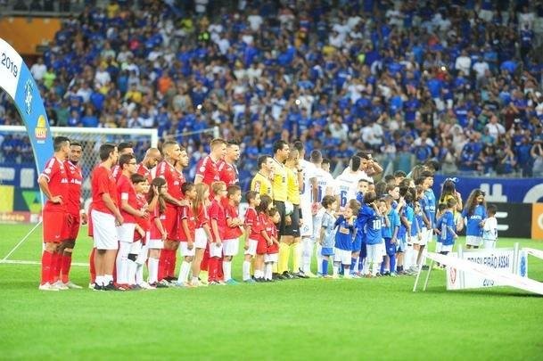 Cruzeiro e Internacional ficaram no empate em jogo com interveno do VAR