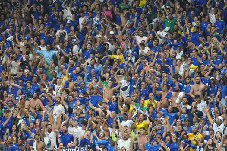 Comemorao de jogadores e torcedores do Cruzeiro pela vitria por 2 a 0 sobre o Nutico, nesta tera-feira (25), no Independncia. Time celeste se classificou s oitavas de final da Copa do Brasil