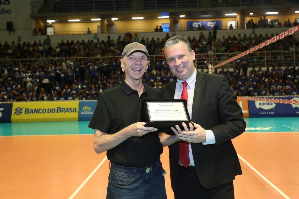 Em abril de 2019, Mrio Marcos Procpio, ex- atleta do Minas e da Seleo Brasileira, foi homenageado pelo clube mineiro