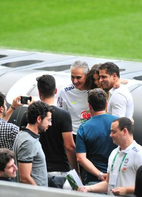 Tite comandou treino no Mineiro e, em seguida, concedeu entrevista coletiva