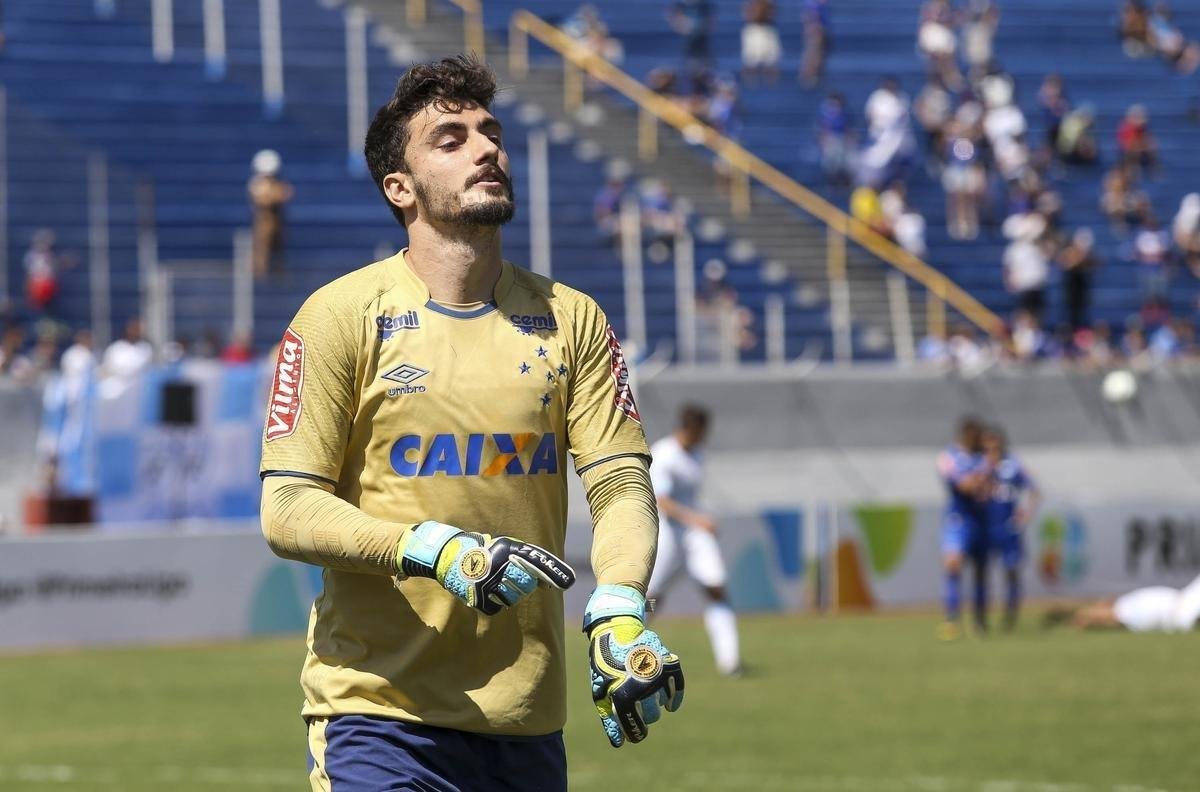 Cruzeiro chegou a abrir 2 a 0 sobre o Londrina, com gols de Lucas Silva e Sassá, mas cedeu o empate no segundo tempo e perdeu nos pênaltis por 3 a 1. Time foi eliminado na semifinal da Primeira Liga.
