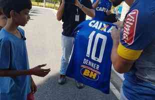 Arrascaeta personalizou uma camisa 10 com o nome de Denner