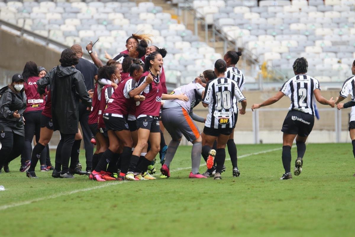 Cruzeiro e Atltico disputaram o ttulo na manh deste domingo no Mineiro 
