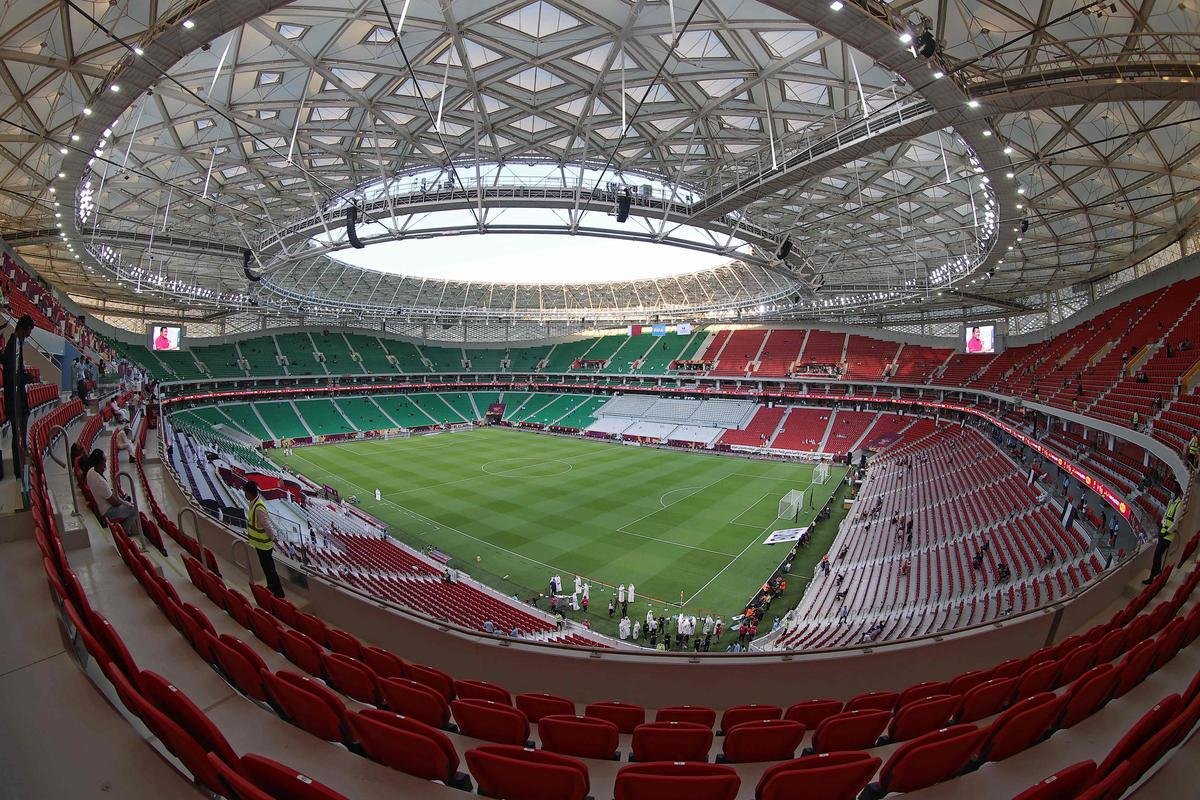 Estdio Al Thumama: arena da Copa tem capacidade para 40 mil torcedores e fica em Doha, capital do Catar. Foi projetado por pessoas nascidas no pas e reflete tradio familiar catari
