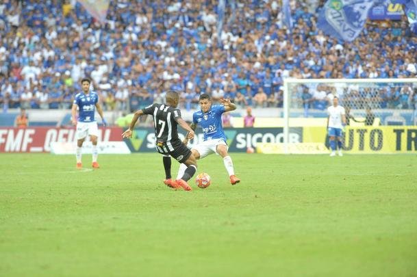 Fotos do primeiro tempo do clssico entre Cruzeiro e Atltico, pela final do Mineiro