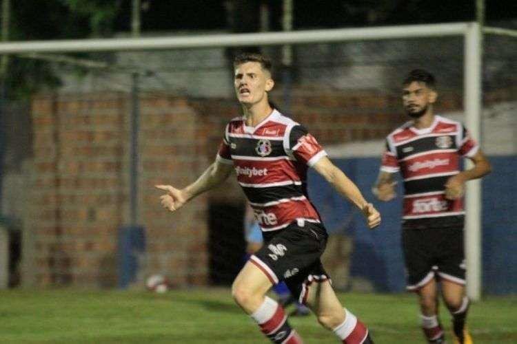 Lo Gacho (atacante) - Importante promessa coral, o jovem Lo Gacho teve sua primeira chance nos profissionais nesta Srie C, mas no deve ser muito mais utilizado nesta temporada