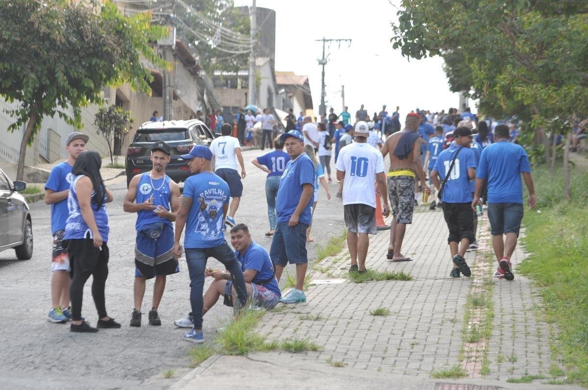 Imagens das torcidas de Amrica e Cruzeiro no clssico deste domingo, no Independncia, pela partida de ida da semifinal do Campeonato Mineiro