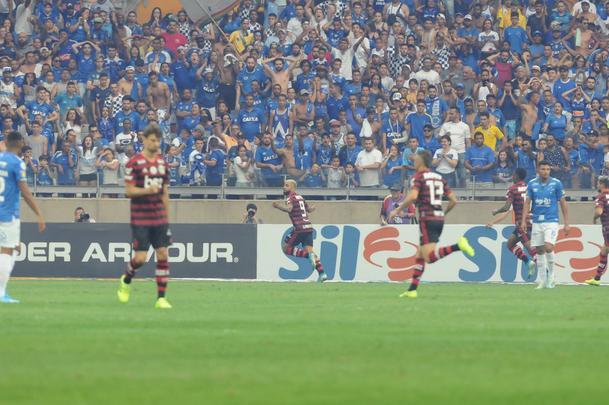 Cruzeiro e Flamengo se enfrentaram pela 20 rodada do Campeonato Brasileiro