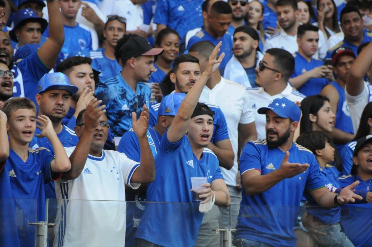 Fotos da torcida do Cruzeiro, no Mineiro, na partida contra a Ponte Preta pela 13 rodada da Srie B do Campeonato Brasileiro. Mineiro recebeu grande pblico mais uma vez