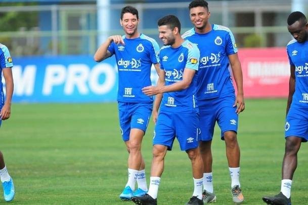 Técnico Abel Braga comandou atividade fechada à imprensa na Toca da Raposa II