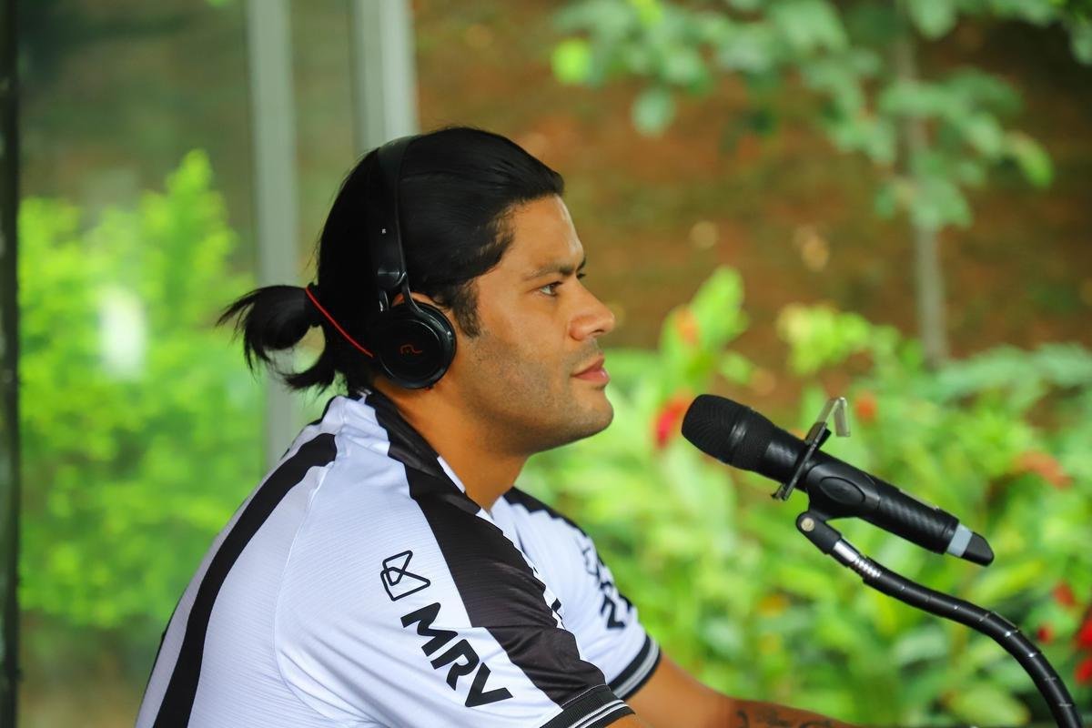 Hulk  apresentado como reforo do Atltico e conhece os companheiros na Cidade do Galo