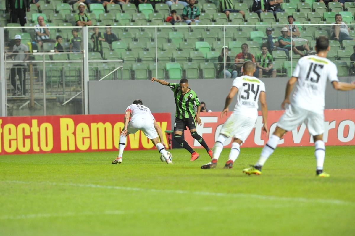 Amrica chegou ao gol no segundo tempo, em chute cruzado de Ademir: 1 a 0
