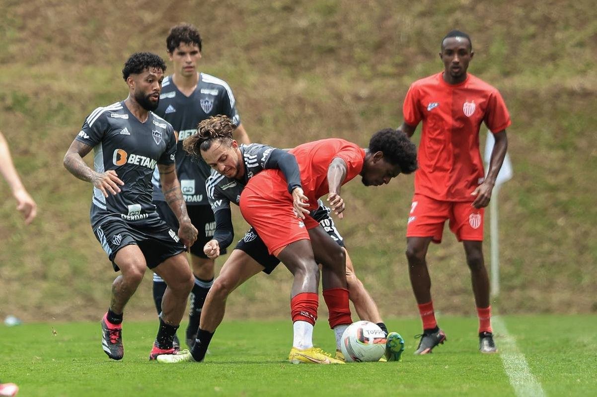 No segundo jogo-treino, Galo venceu por 3 a 0, com gols de Pavn e Eduardo Sasha, duas vezes