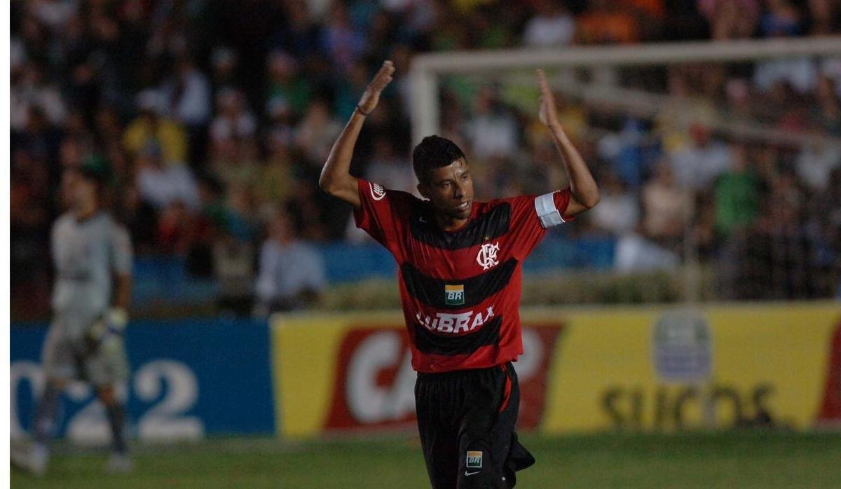 O Ipatinga fez histria ao chegar s semifinais da Copa do Brasil de 2006, ano em que foi vice-campeo mineiro e terceiro colocado na Srie C do Brasileiro. Na primeira fase, o clube mineiro eliminou o Serra, do Esprito Santo. Na segunda, obteve duas vitrias sobre o Botafogo (3 a 0, em Ipatinga, e 3 a 1, no Rio). Na sequncia, superou Nutico (oitavas) e Santos (quartas). Na penltima etapa, empatou com o Flamengo por 1 a 1, no Ipatingo. Na volta, o Tigre perdeu de virada, por 2 a 1, no Maracan, e encerrou ali a sua bela campanha no torneio.