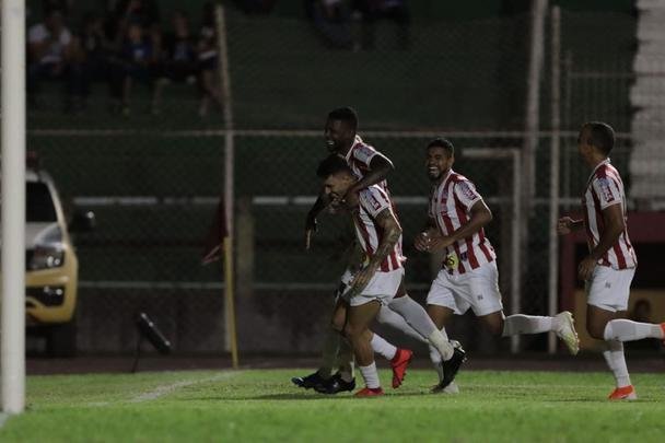 Timbu venceu a equipe paranaense fora de casa com gols de Jean Carlos e Matheus Carvalho