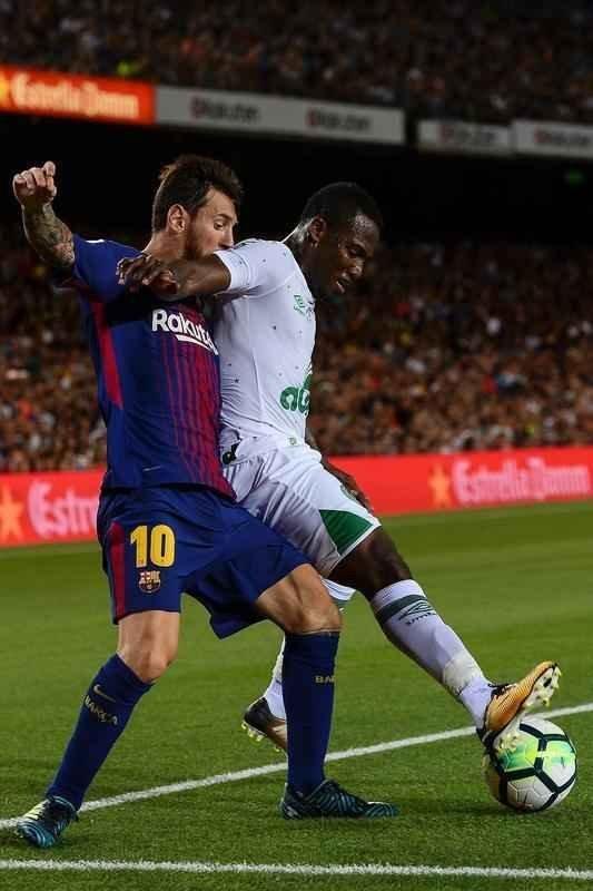 Duelo no Camp Nou marca o retorno do lateral Alan Ruschel aos gramados aps o acidente com o avio da Chape, em novembro de 2016