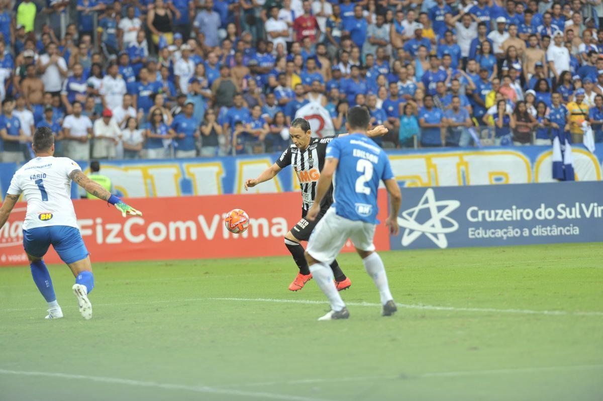 Fotos do segundo tempo do clssico entre Cruzeiro e Atltico, pela final do Mineiro