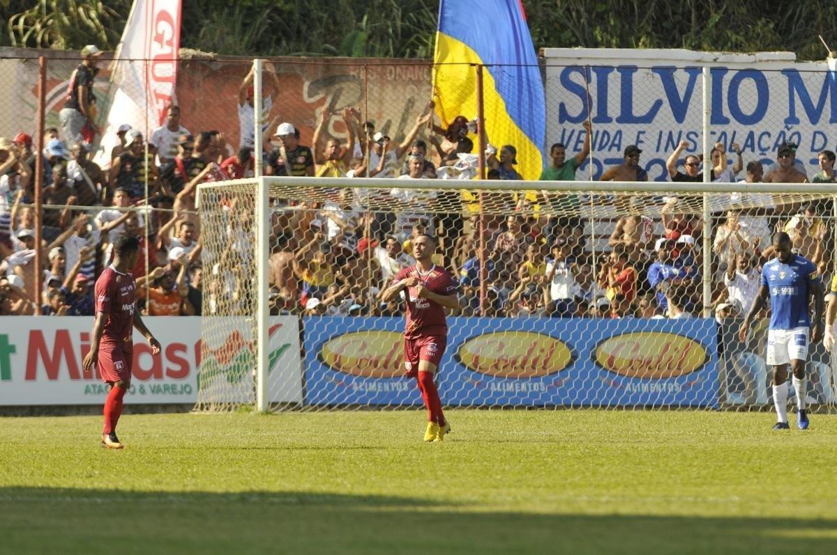 Cruzeiro abriu 2 a 1 no primeiro tempo, com gols de Raniel e Robinho; Alemo descontou para o Guarani