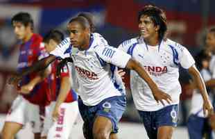 Copa Libertadores 2008 - na primeira fase, o Cruzeiro ganhou os dois duelos contra o Cerro Porteo, do Paraguai: 3 a 1, em Belo Horizonte, e 3 a 2, em Assuno.