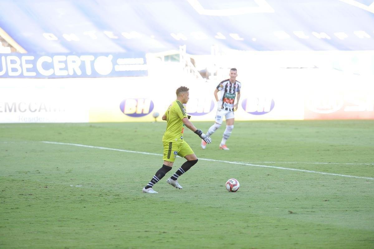 Fotos da vitria do Cruzeiro sobre o Athletic de So Joo del-Rei, por 1 a 0, no Mineiro, pela quarta rodada do Campeonato Mineiro de 2021. Marcelo Moreno, de pnalti, marcou o gol do triunfo celeste no Gigante da Pampulha