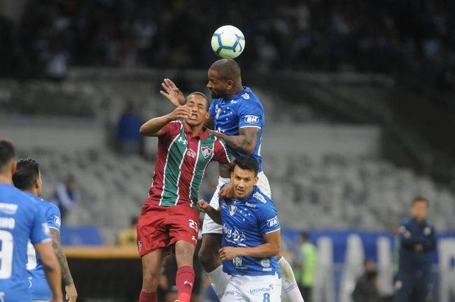 Cruzeiro voltou para o tudo ou nada no segundo tempo e chegou ao empate aos 13 minutos, com gol de cabea de Thiago Neves, aps assistncia de Ariel Cabral