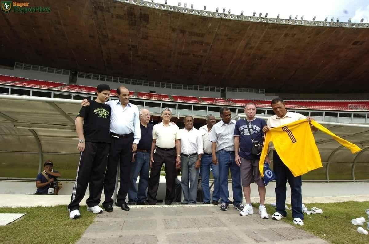 Procópio, Tostão, William, Evaldo, Zé Carlos, Evaldo, Natal e Neco em encontro no Mineirão