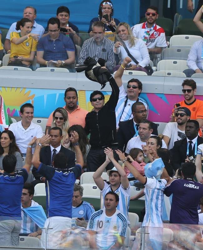 Em 21 de junho de 2014, Diego Maradona esteve no Mineiro, em Belo Horizonte, para assistir ao jogo entre Argentina e Ir, pela Copa do Mundo. Na ocasio, os argentinos venceram o confronto por 1 a 0, com gol do astro Lionel Messi nos acrscimos.
