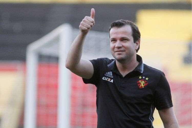 Daniel Paulista foi anunciado pelo Sport em fevereiro deste ano. O incio ruim de Campeonato Brasileiro foi determinante para a queda do treinador, que levou o time a uma vitria, um empate e trs derrotas. Hoje, dirige o Confiana.