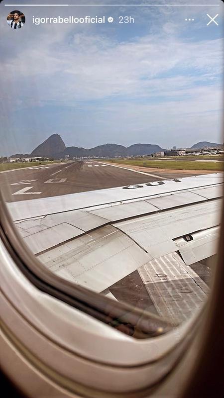 Igor Rabello publicou foto em avio, provavelmente embarcando para Belo Horizonte.