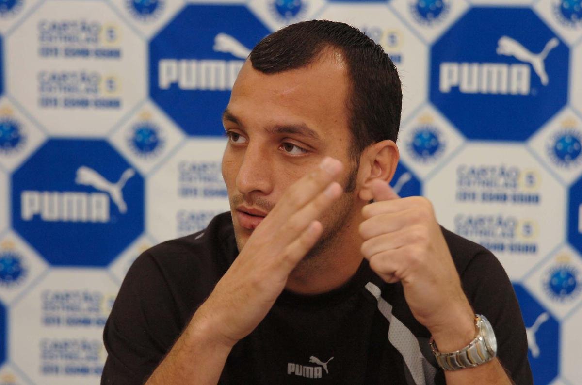 #12 Edu Dracena [Fenerbahe-TUR] - R$ 15,7 milhes (5,7 milhes de euros) (ago/2006) // R$ 33,3 milhes (2020)  - Cruzeiro ficou com 50% do valor da transferncia